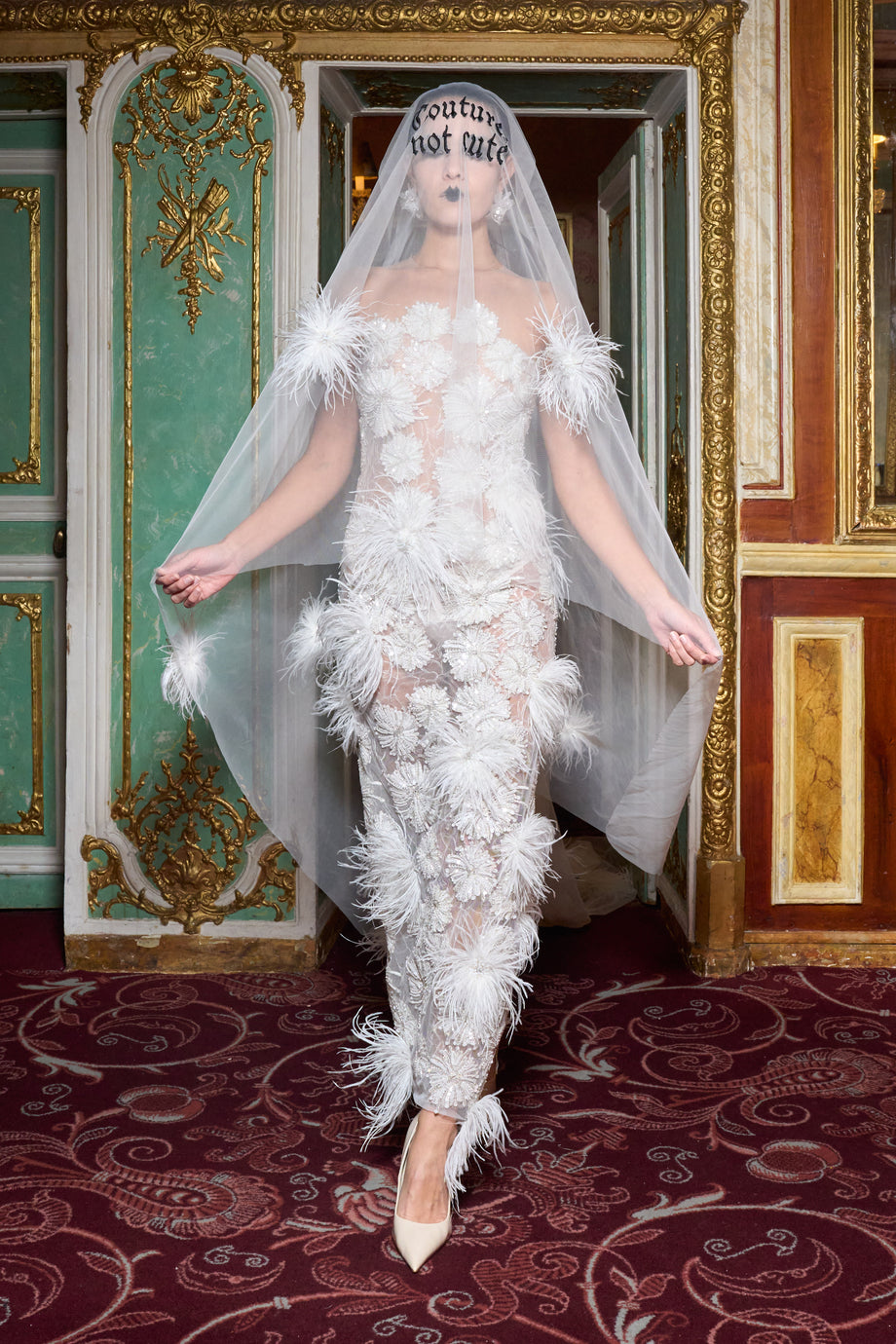 Haute couture dresses: exclusivity and style with Mariano Moreno